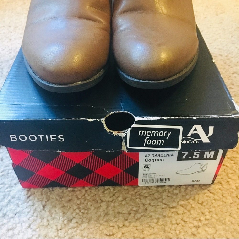 ARIZONA JEAN CO. Faux Leather Booties EUC - Picture 3 of 4